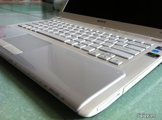 Cần bán Sony Vaio PCG-61411L Core I5 430 + Sony PCG-7162L Core 2 T5870