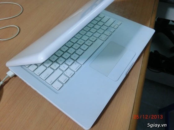 Apple  Macbook White A1181 , 13 inch , Zin 100%,Máy xách tay đẹp 95% giá SV - 5