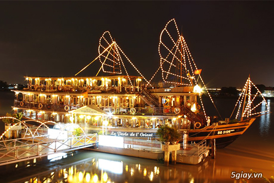 buổi tối đặc sắc , lung linh lãng mạn trên du thuyền giá trọn gói 285.000 đồng/khách
