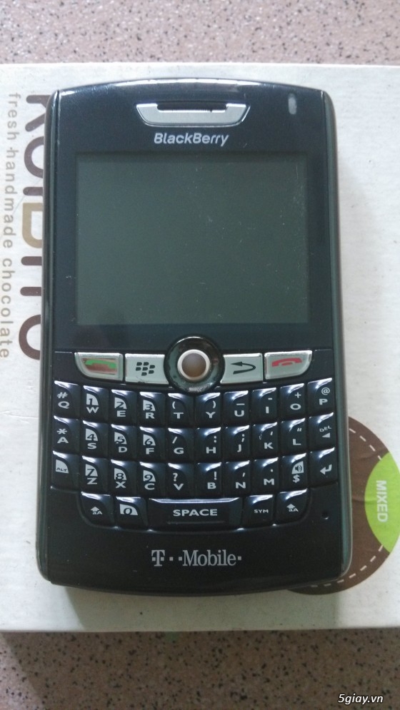 mình cần bán bb9700 400k - 8820 máy đẹp 350k - 5