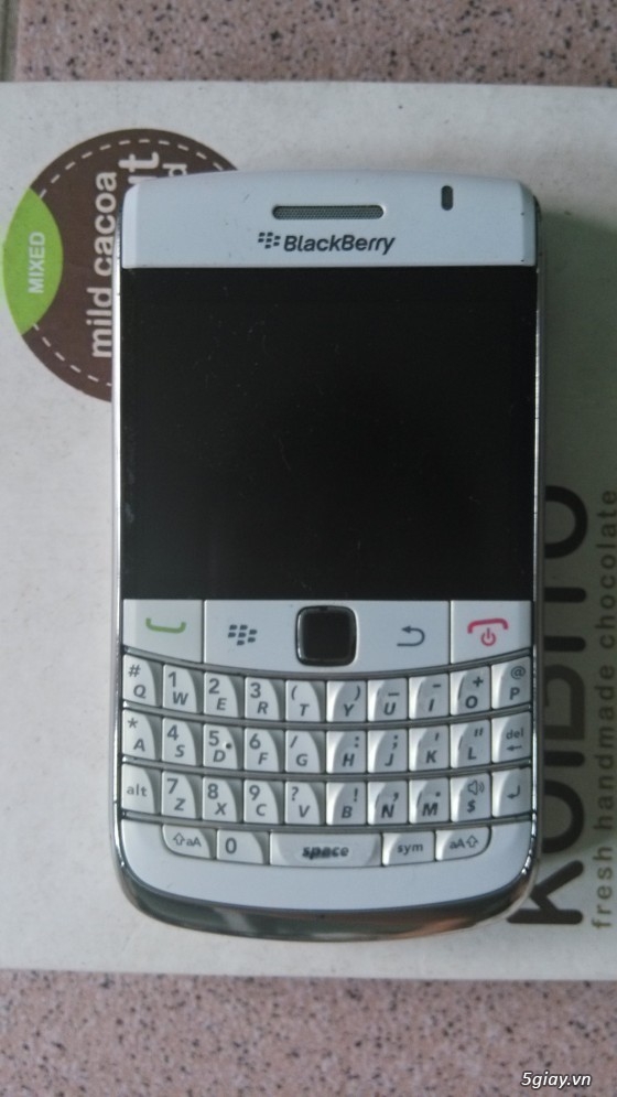 mình cần bán bb9700 400k - 8820 máy đẹp 350k