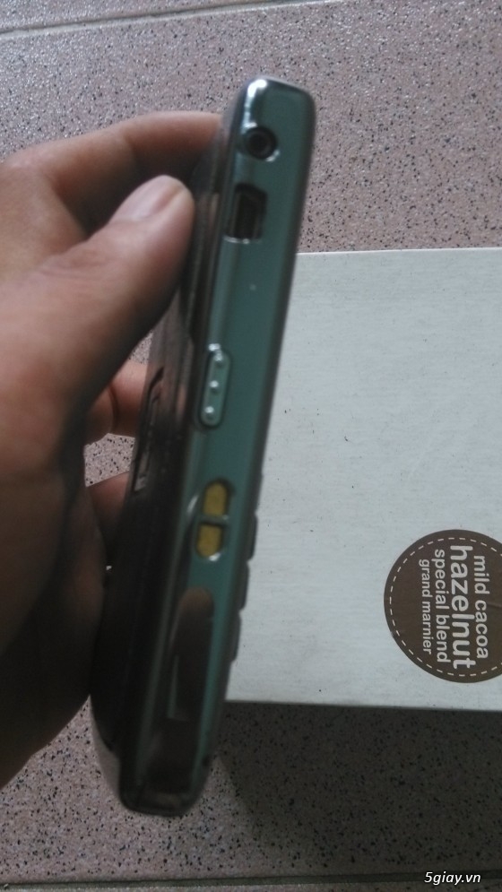 mình cần bán bb9700 400k - 8820 máy đẹp 350k - 3