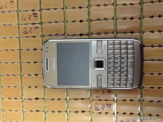 Nokia e72 màu đồng zin 100% siêu hiếm