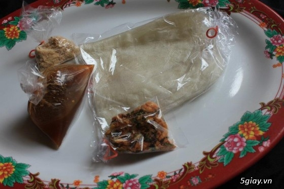 Bán bánh tráng me đặc sản chính gốc Tây Ninh