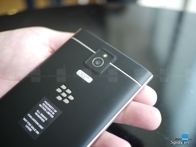 Ảnh thực tế smartphone dáng lạ BlackBerry Passport - 27054