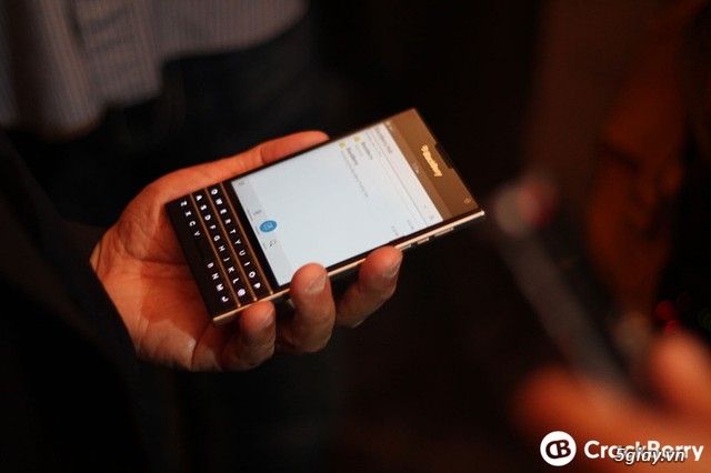 BlackBerry Passport mang giao diện OS 10.3 với bàn phím ảo siêu nhanh - 25708