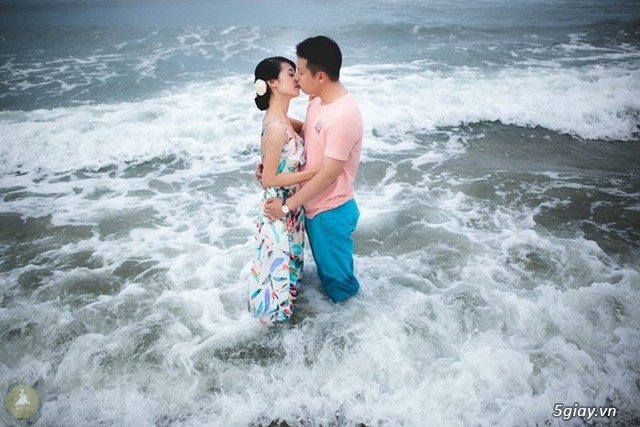 Cặp đôi hoàn cảnh, chụp ảnh trên đỉnh Hải Vân - 26000