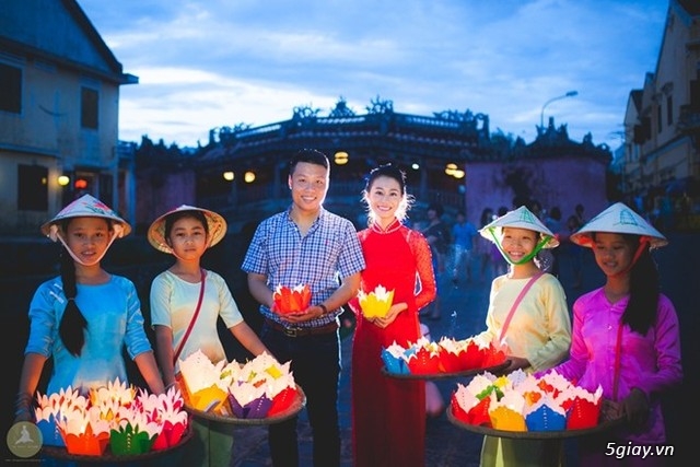 Cặp đôi hoàn cảnh, chụp ảnh trên đỉnh Hải Vân - 26001