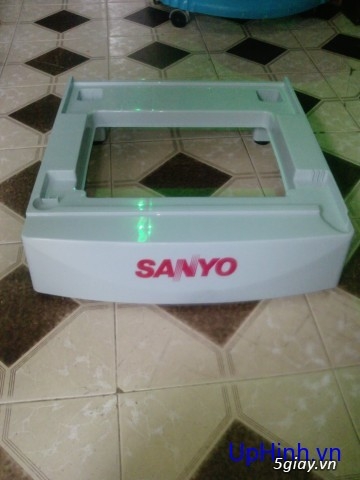 chân đế tủ lạnh SANYO loại 50 lít, 90 lít bằng nhựa, hàng chính hãng SANYO.