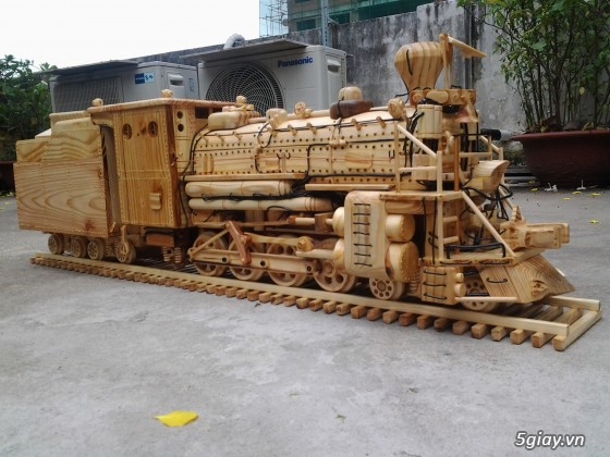 Bán đầu xe lửa mô hình gỗ.