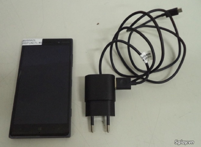 Lumia 830 rò rỉ ảnh với khung kim loại, cụm camera lớn - 31144