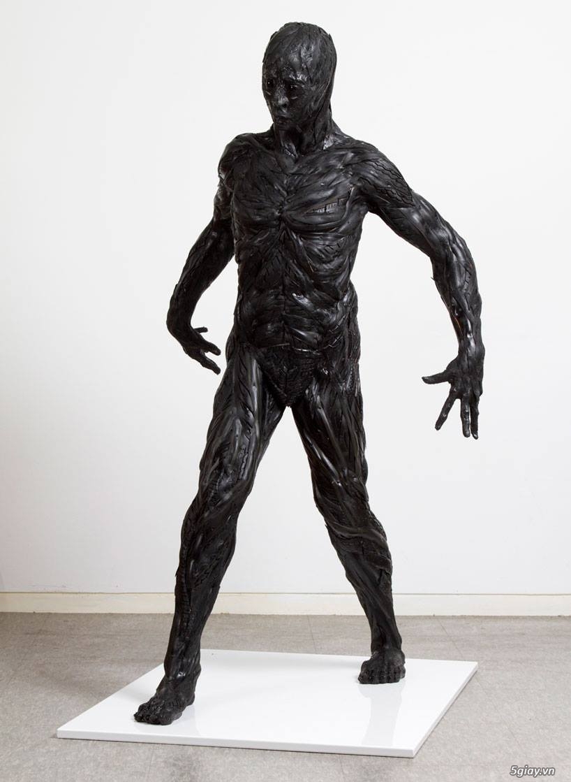 Những tác phẩm nghệ thuật độc đáo làm từ lốp xe - 31367