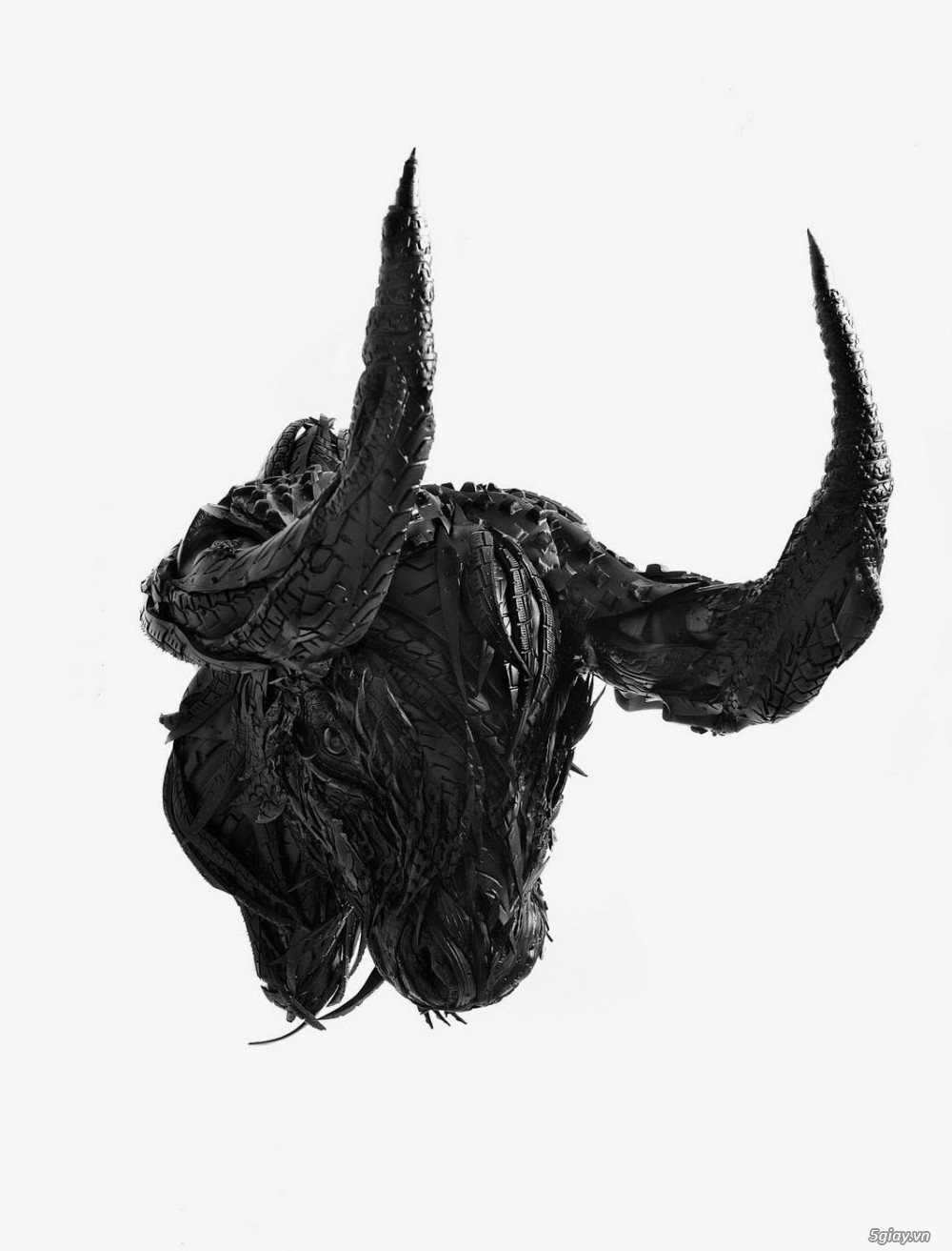 Những tác phẩm nghệ thuật độc đáo làm từ lốp xe - 31371