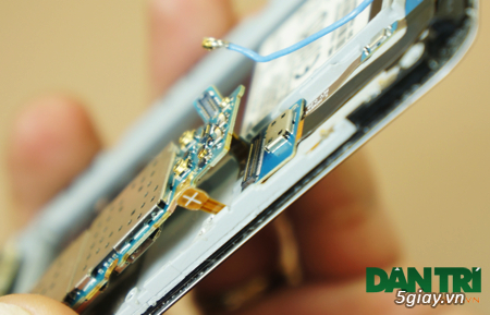 Tháo rời chiếc điện thoại Galaxy Alpha đầu tiên tại Việt Nam - 29977