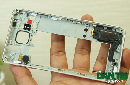 Tháo rời chiếc điện thoại Galaxy Alpha đầu tiên tại Việt Nam - 29979
