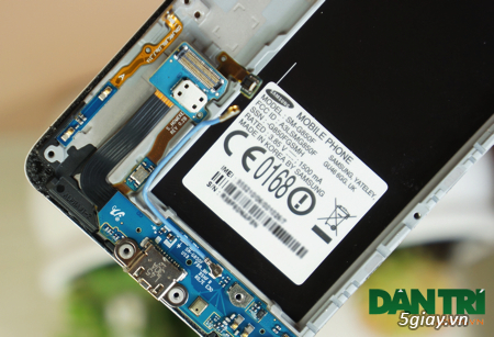 Tháo rời chiếc điện thoại Galaxy Alpha đầu tiên tại Việt Nam - 29980