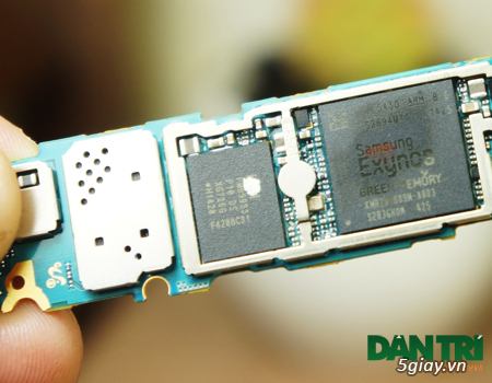 Tháo rời chiếc điện thoại Galaxy Alpha đầu tiên tại Việt Nam - 29982