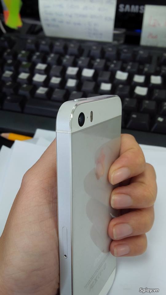 Bán Iphone 5s , màu trắng, 16gb, quốc tế, LL/A, bị nứt màn hình, giá hữu nghị... - 1
