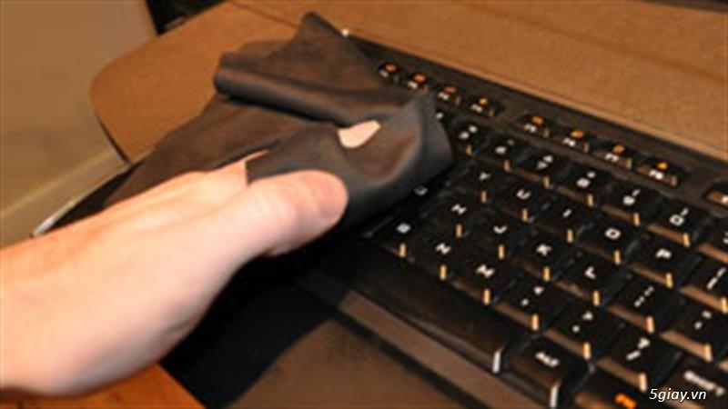 Cách xử lý khi Laptop bị vào nước? - 32799