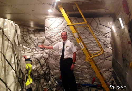 Nhân viên vận chuyển khoe ảnh chụp bên 195.000 chiếc iPhone 6 - 35078