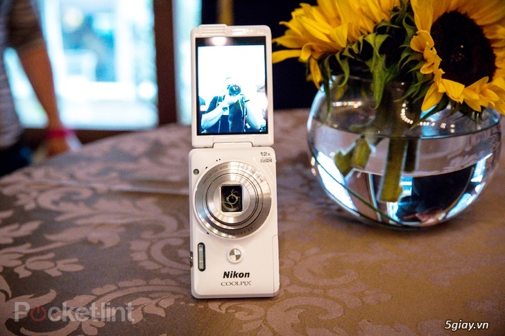 Nikon cũng tham gia vào thị trường máy ảnh Selfie - 34626