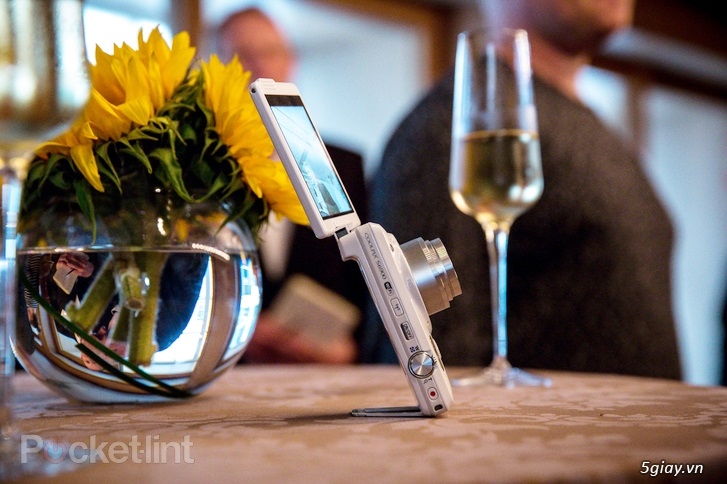 Nikon cũng tham gia vào thị trường máy ảnh Selfie - 34627