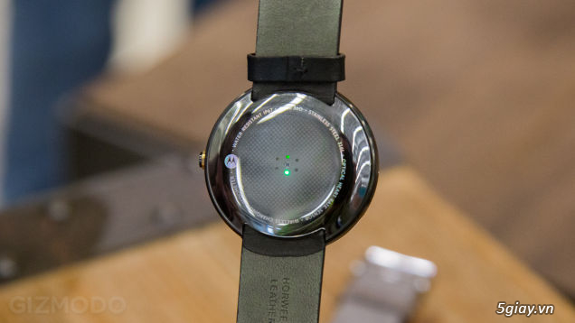 Trên tay Moto 360 Smartwatch mặt tròn - 32802