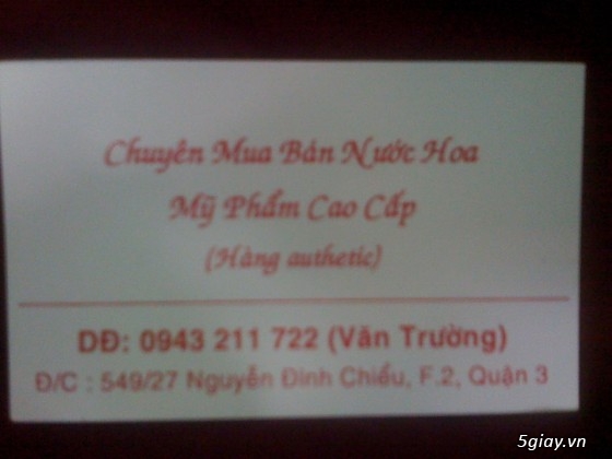 Thành viên cuahangT_N đấu giá nước hoa giả với giá nước hoa hết date.