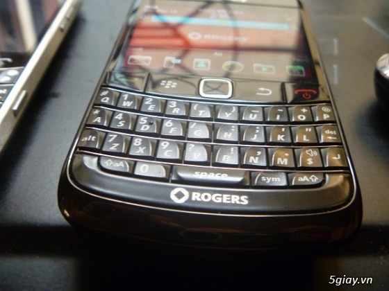 Nắp lưng BlackBerry đen zin mới 100% giá tốt - 3