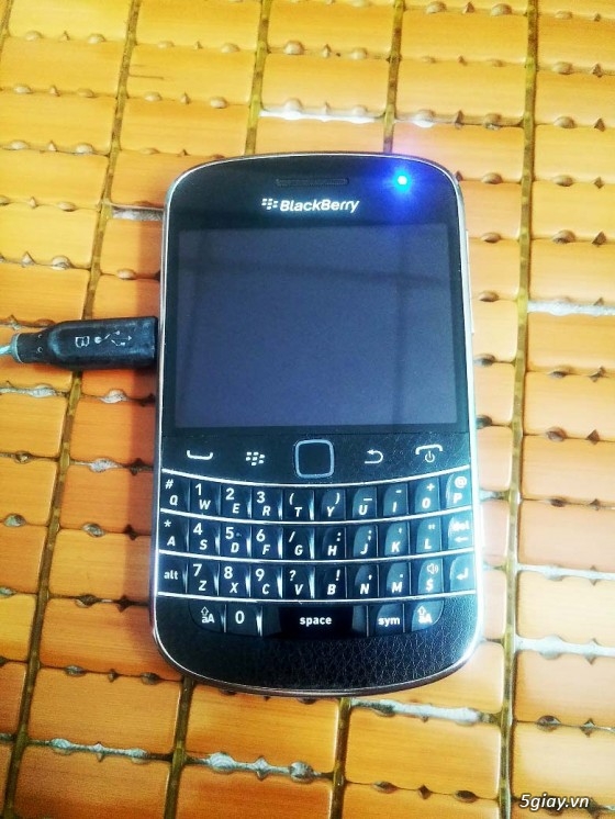 Blackberry 9900 đen còn bảo hành 7 tháng
