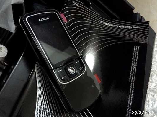 Nokia 8600 luna mới 99,99% nguyên hộp giá 3t2 - 3
