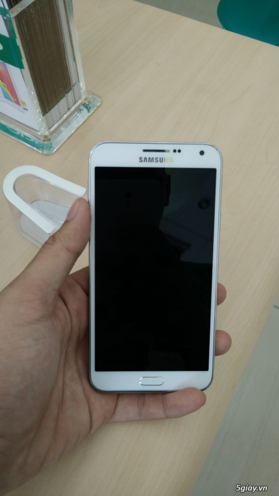 [Q7] Bán or Giao Lưu Samsung E7 còn mới tinh mơ