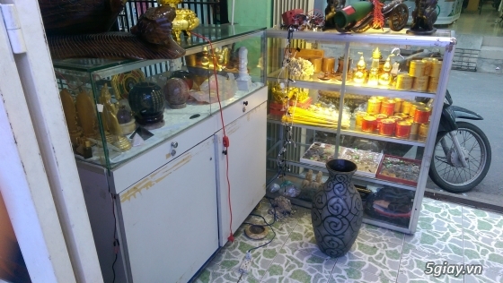 Do dọn lại công ty thanh lý gấp 3 tủ kính trưng bày bán hàng còn rất mới giá rất tốt