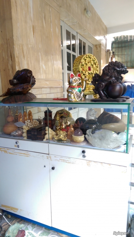 Do dọn lại công ty thanh lý gấp 3 tủ kính trưng bày bán hàng còn rất mới giá rất tốt