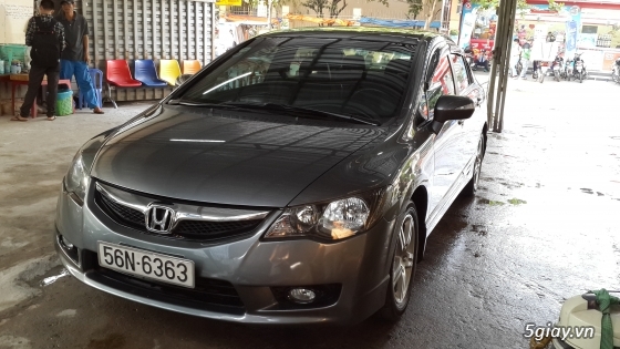 Honda Civic số tự động model 2010. Màu Xám TiTan, xe đẹp trùm mềm