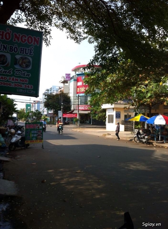 Sắp xuất cảnh. Sang quán ăn gấp - 12