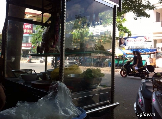 Sắp xuất cảnh. Sang quán ăn gấp - 10