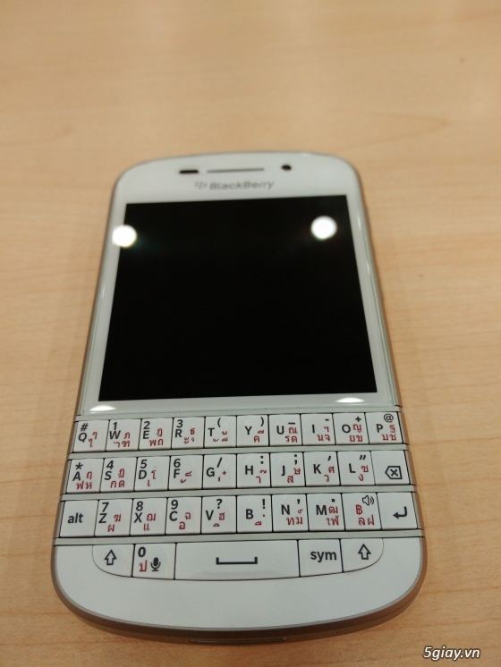 Cần thanh Lý Blackberry Q10 white (99,9) full box..! còn BH (11.5tháng)