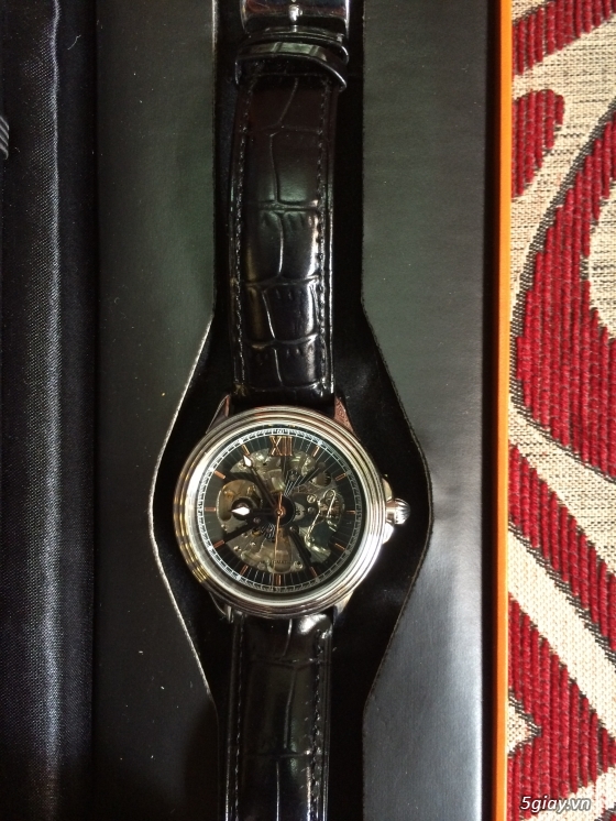 Cần bán đồng hồ Thụy Sĩ xách tay