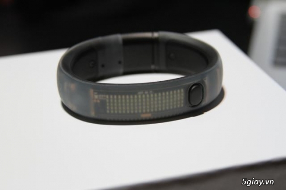 Vòng đo sức khỏe NikeFuelBand Black ICe Cực đẹp. Hàng XỊN 100% USA. 23h59 25/05/15