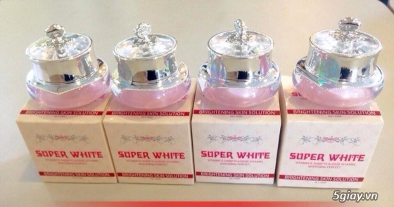 Chuyên cung cấp hai dòng kem luna whiteing body cream toàn thân và kem face super white