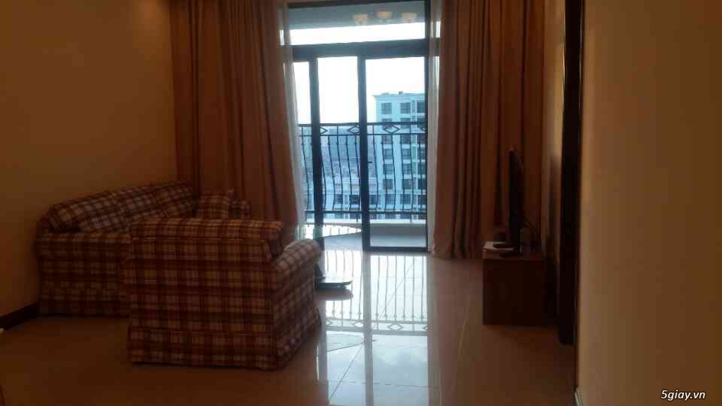 Cho thuê căn hộ royal city tòa r4 3303, 2 phòng ngủ, đủ đồ