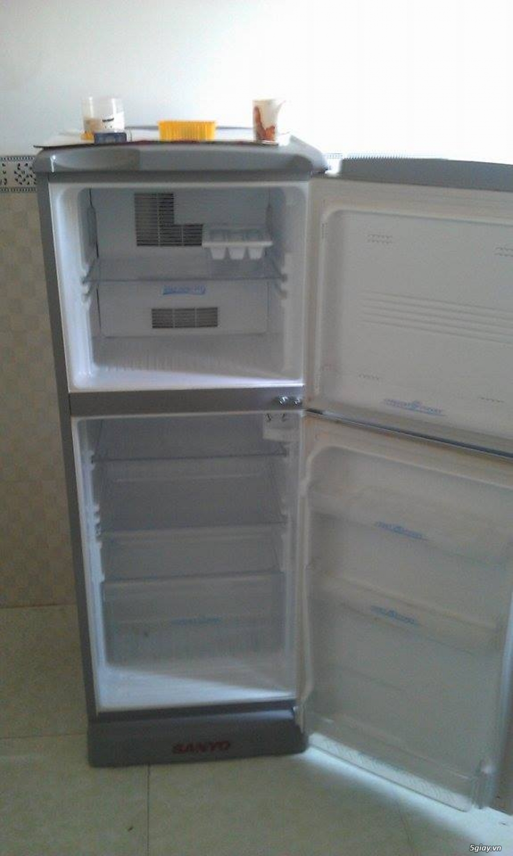 Tủ lạnh SANYO SR - 145PN(SS) 130L còn bảo hành đến 10/2015 - 3