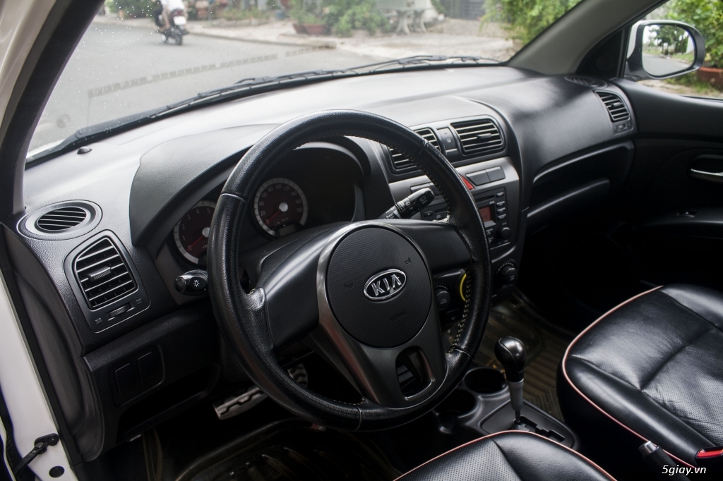 Toàn Hatchback: Toyota Yaris &KIA New Morning 2011 lung linh là lên luôn - 11