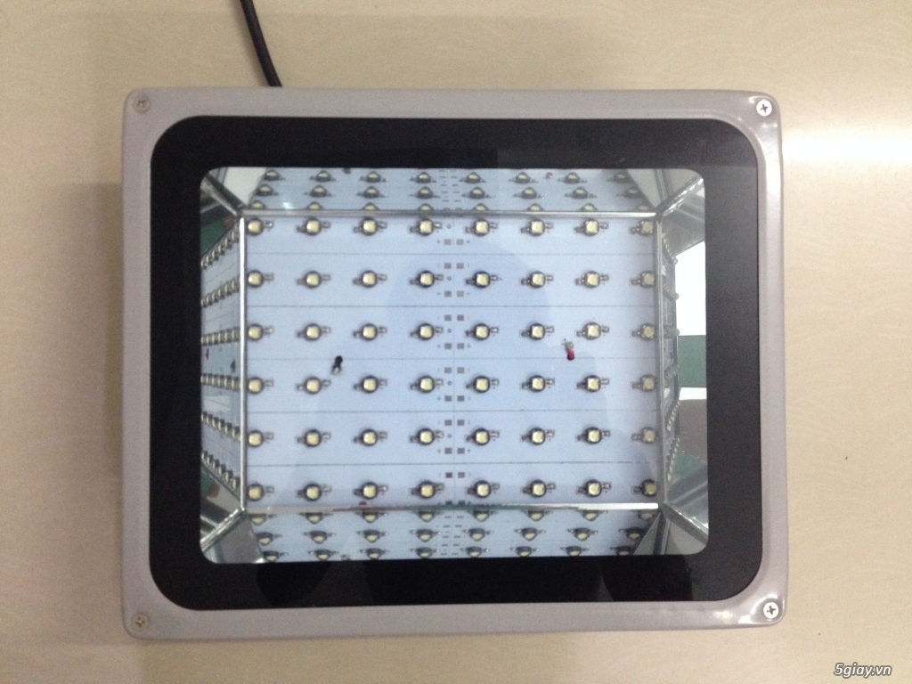 Ban den pha led sieu sang gia re - 3