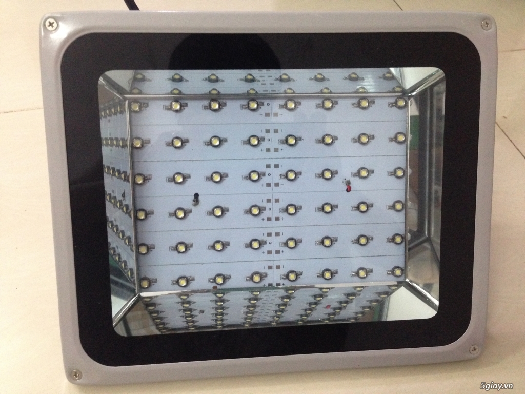 Ban den pha led sieu sang gia re - 5