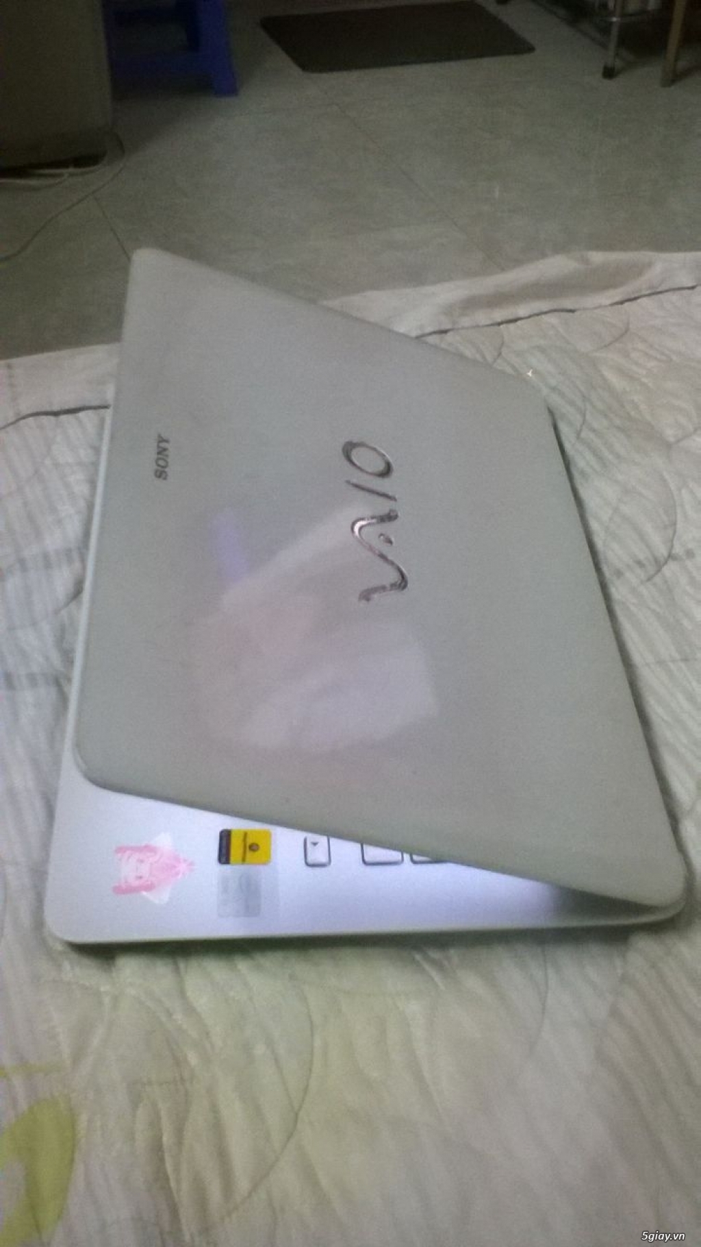 Bán Laptop Sony Vaio Core I3 Ram 6Gb màu trắng mới 99%