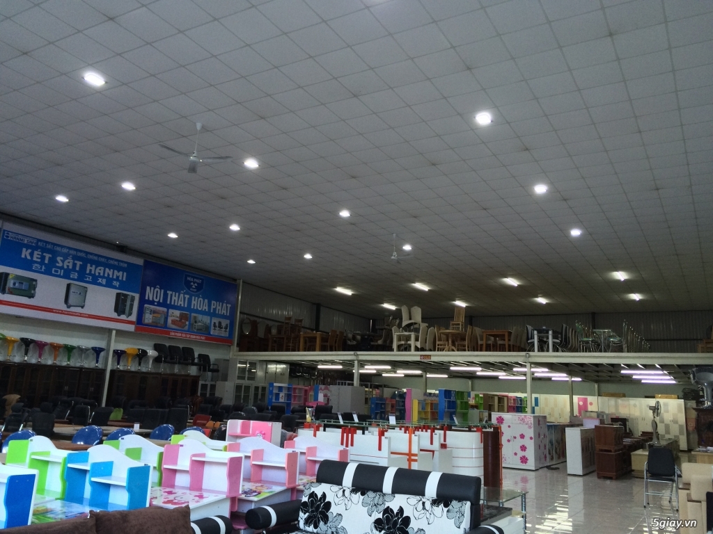 Ban den pha led sieu sang gia re