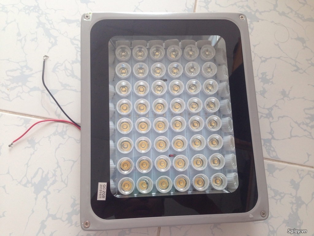 Ban den pha led sieu sang gia re - 1