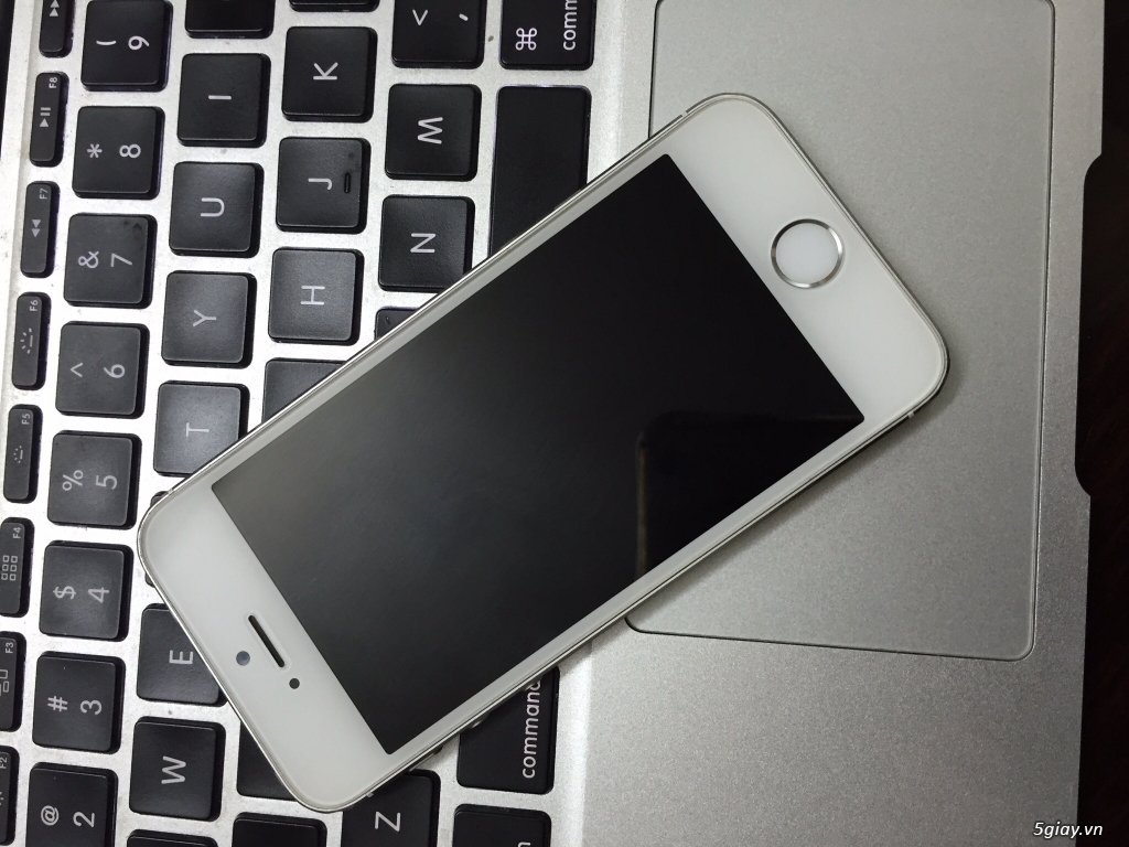 Bán iphone5s 16Gb trắng bạc nữ xài mới - 1